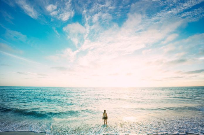 Estar en el mar mejora la salud emocional y psicológica
