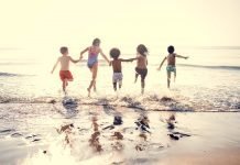 El juego fomenta el desarrollo mental, físico y emocional de los niños