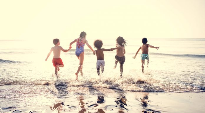 El juego fomenta el desarrollo mental, físico y emocional de los niños