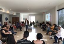 Decenas buscan apoyo emocional en grupo público
