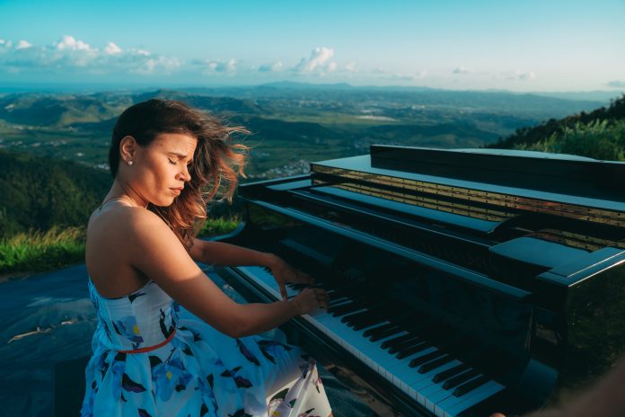 De pianista a obrera: Daniela Santos enfrenta los retos de la pandemia