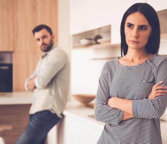 ¿Sientes que tu pareja te oculta ante los demás? pareja
