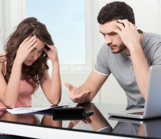 ¿En qué consiste el abuso económico en las relaciones de pareja? puente pareja