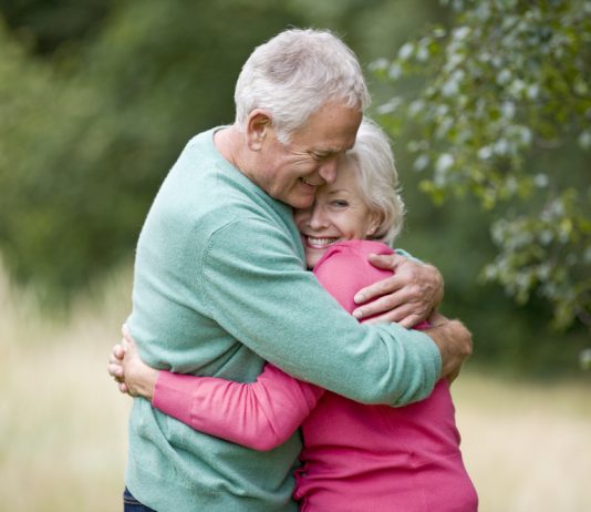 El amor en adultos mayores: claves para acercarse más a la pareja mayor