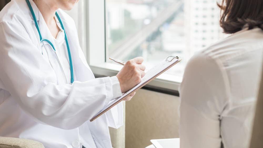Doctor,(gynecologist,Or,Psychiatrist),Consulting,And,Diagnostic,Examining,Woman,Patient's salud mental