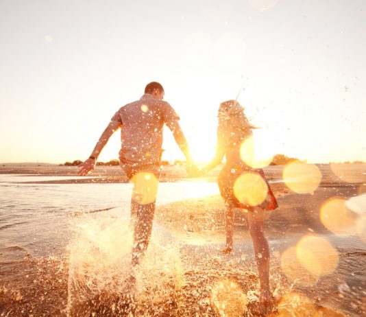 Aprovecha el verano para recargar energías de pareja relación