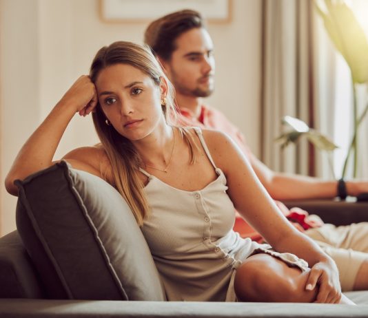 Cómo saber si debes terminar tu relación de pareja banderas