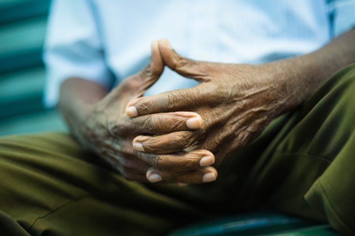 La tragedia del abandono de adultos mayores en los hospitales salud mental