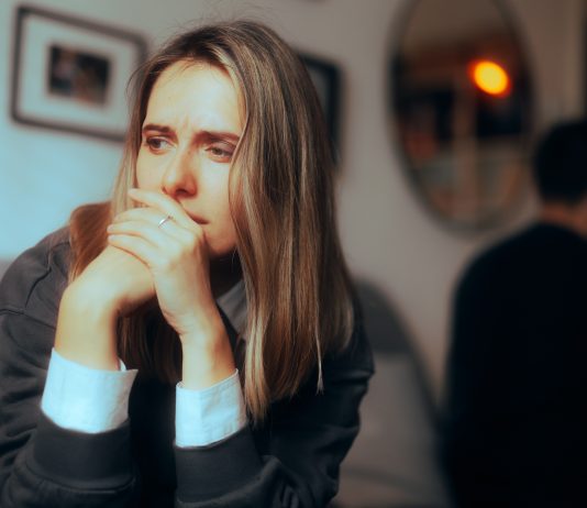 Parejas con jornadas laborales opuestas: cómo puede afectar su relación parejas