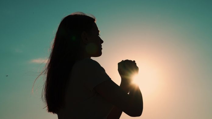 ¿Qué dice la psicología sobre la creencia en el karma? karma