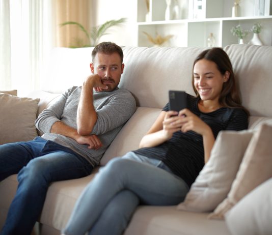 El reto del amor moderno: aprender a estar presentes en un mundo hiperconectado amor