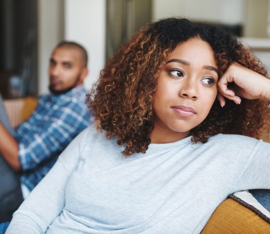 Síndrome del impostor en las relaciones de pareja: qué es y cómo manejarlo síndrome del impostor