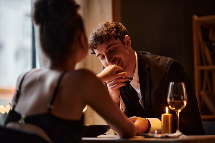 Regla 3-3-3: ¿por qué es popular en las relaciones actuales?