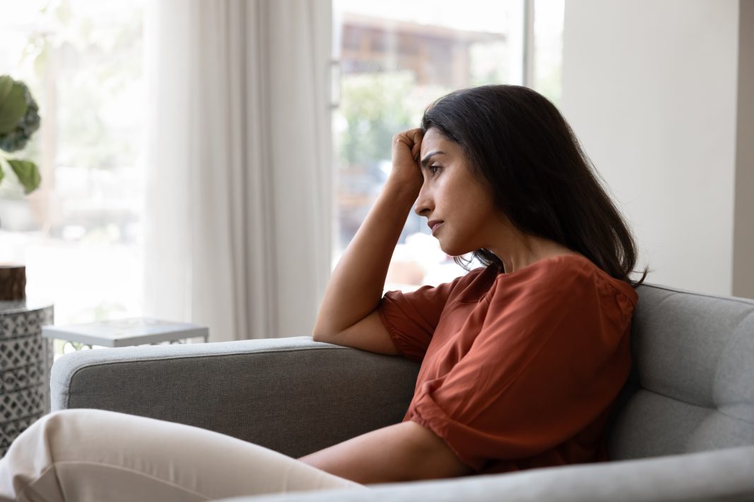 Thoughtful,Sad,Young,Latin,Woman,Resting,In,Armchair,At,Home, aprendimos