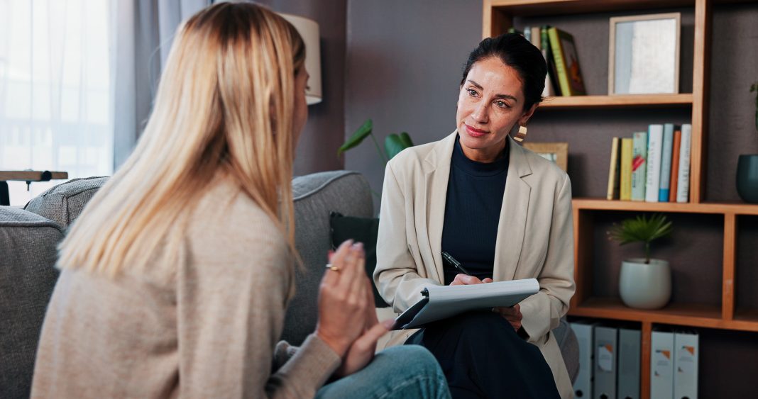 Psychology,,Therapist,Or,Woman,Listen,With,Clipboard,For,Help,,Mental historia
